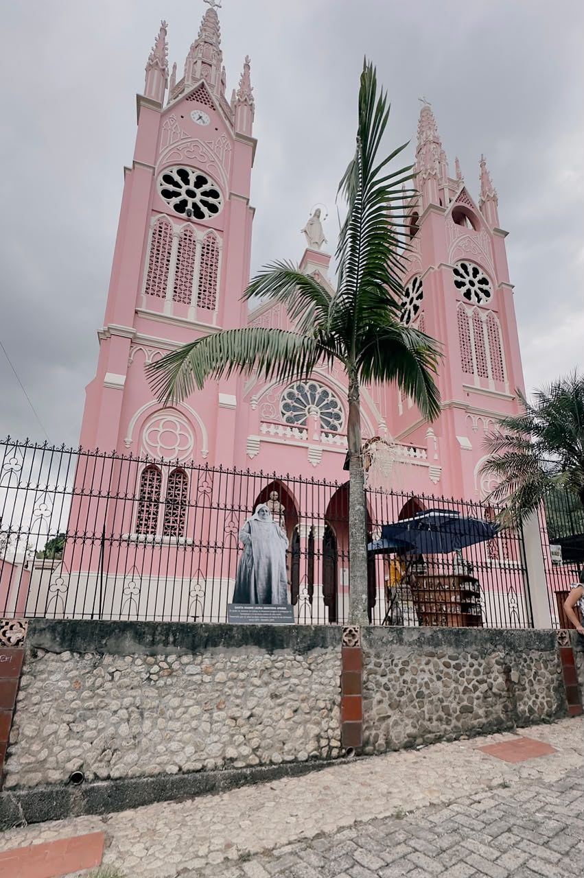 ⛪ Guatapé y los pueblos de Antioquia: color, historia y paisajes de postal. Desliza 👉 Un día perfecto fuera de la ciudad. 2