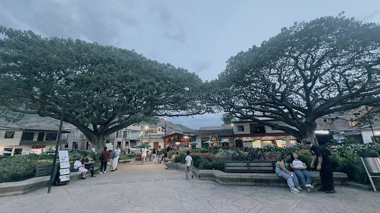 ⛪ Guatapé y los pueblos de Antioquia: color, historia y paisajes de postal. Desliza 👉 Un día perfecto fuera de la ciudad. 3