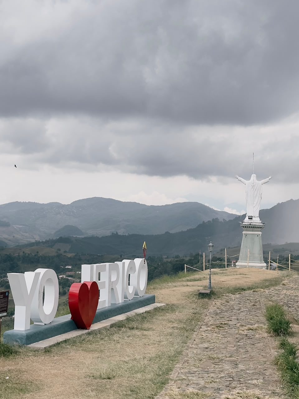 ⛪ Guatapé y los pueblos de Antioquia: color, historia y paisajes de postal. Desliza 👉 Un día perfecto fuera de la ciudad. 4